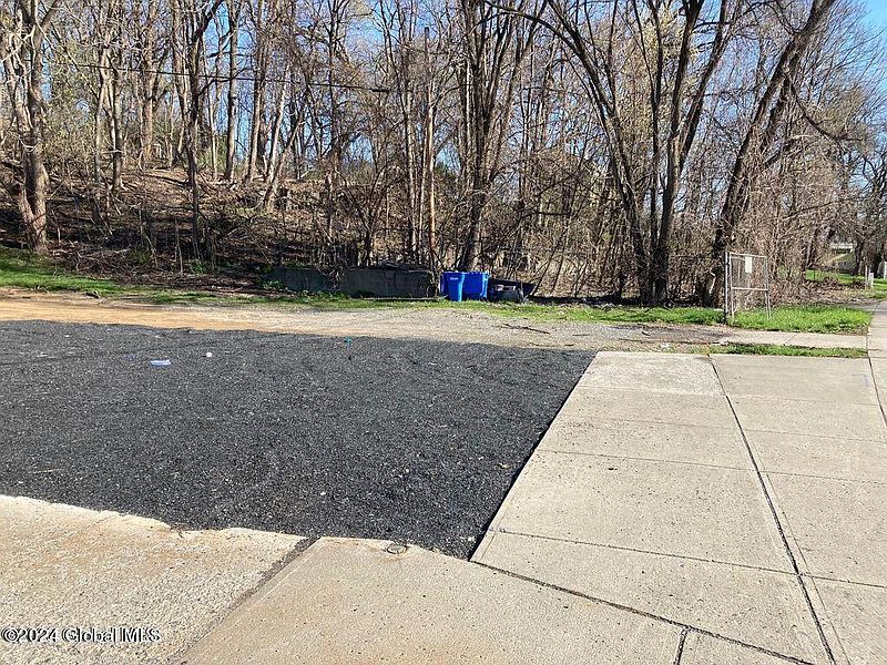 2nd image of 563 S Pearl Street