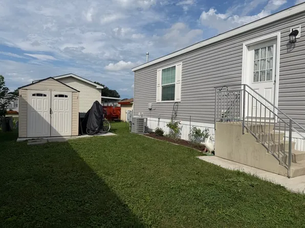 112 8th Ave, Bartlett, IL 60103