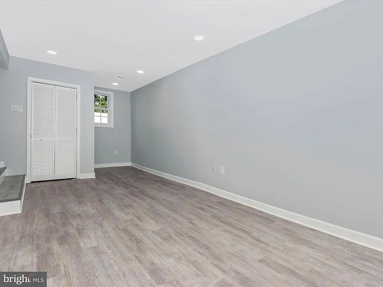 903 Minna Ave — Photo 22