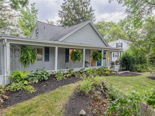 65 Newcrest Dr, Rochester, NY 14618