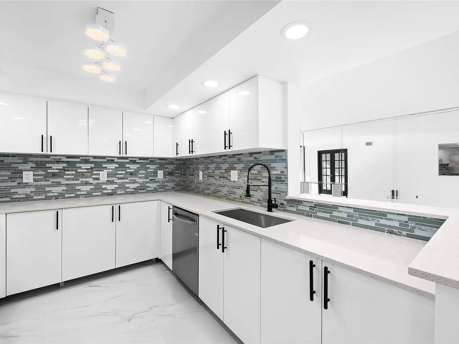 2 bed, 2.0 bath, 1130 sqft, $3,000 — Photo 3