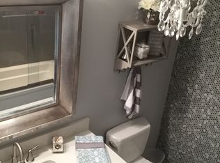 511 S Walnut Ln, Schaumburg, IL 60193