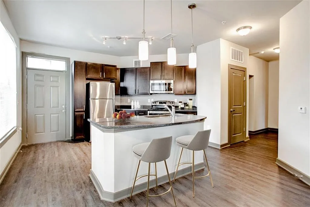 2 bed, 2.0 bath, 932 sqft, $1,535 — Photo 1