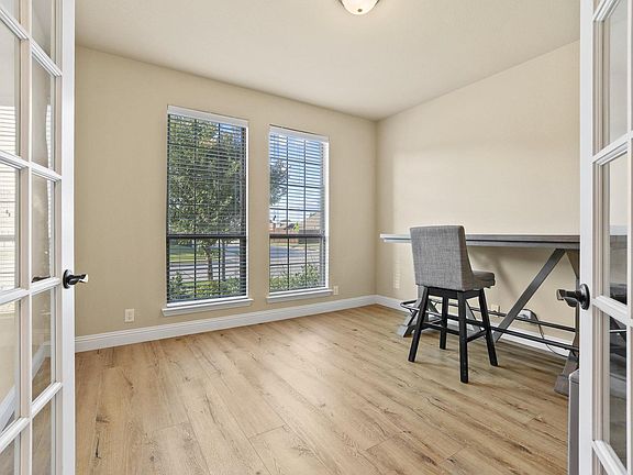 4th image of 223 Thompson Dr