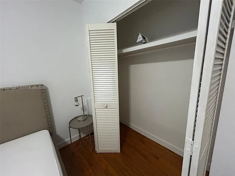 300 Sunset Dr #15 — Photo 3
