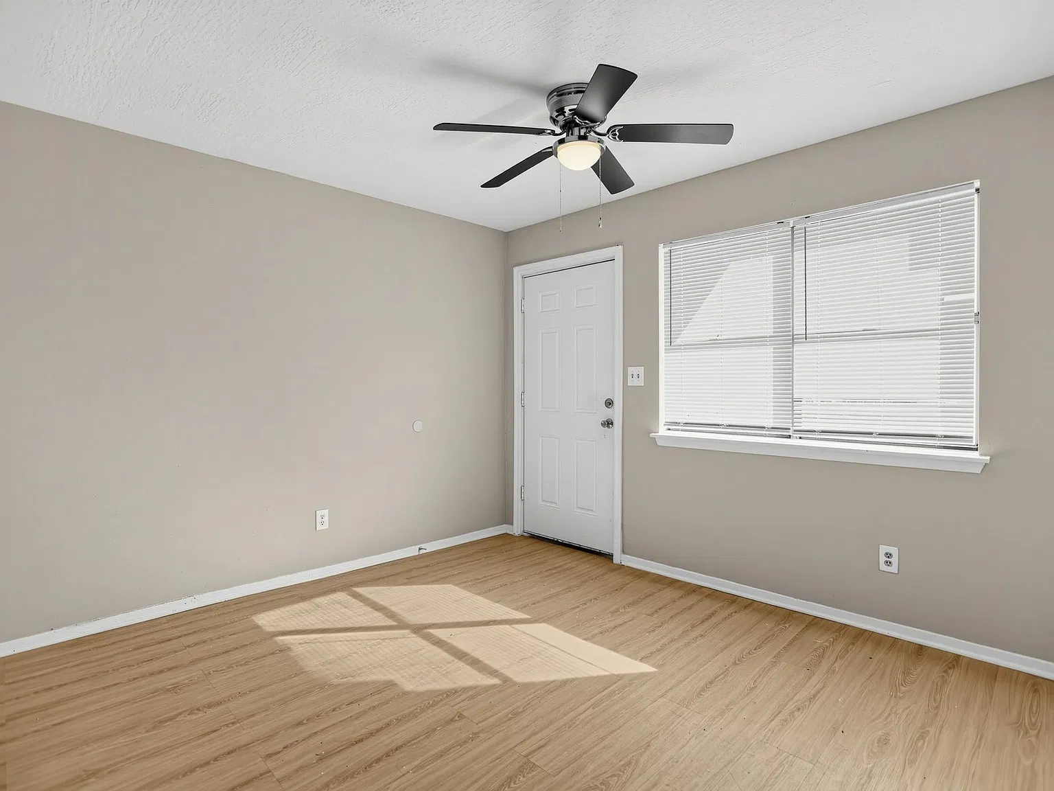 Cedarwood Apartments — Photo 2