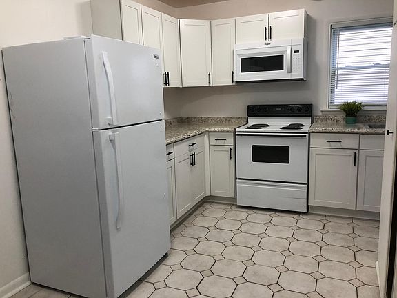4th image of 512 E Woodside St