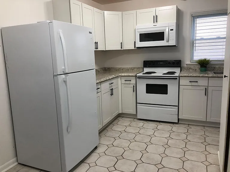 512 E Woodside St — Photo 4