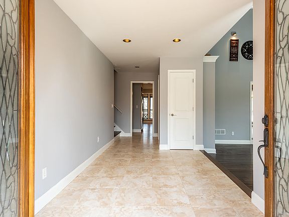 3rd image of 3805 Ashwood Dr SE
