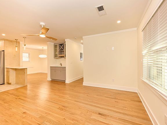 2nd image of 2467 Peachtree Rd NE