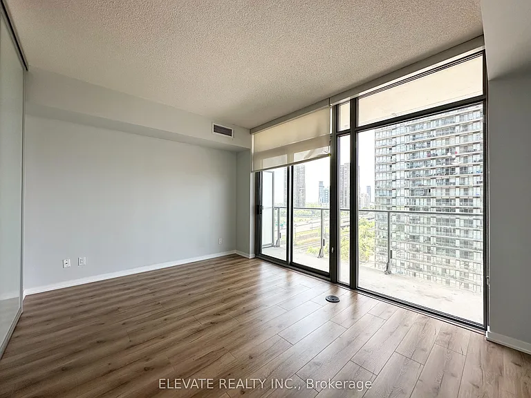 103 The Queensway #1110 — Photo 4