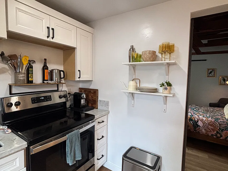 kitchen with full sized electric stove
