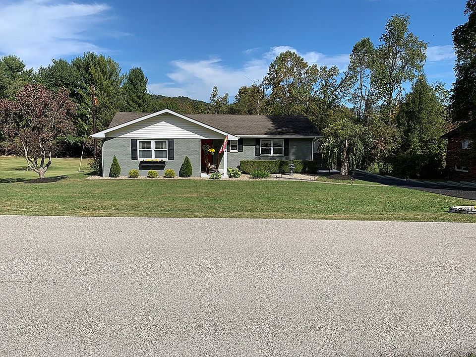 Close to Cave Run Lake!