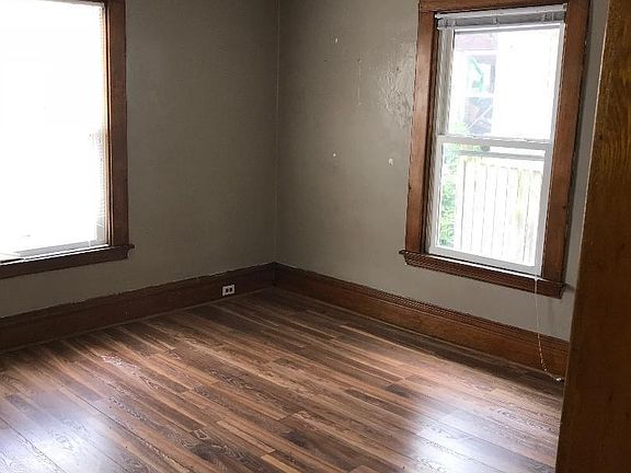 3rd image of 426 Cadwell Ave NW