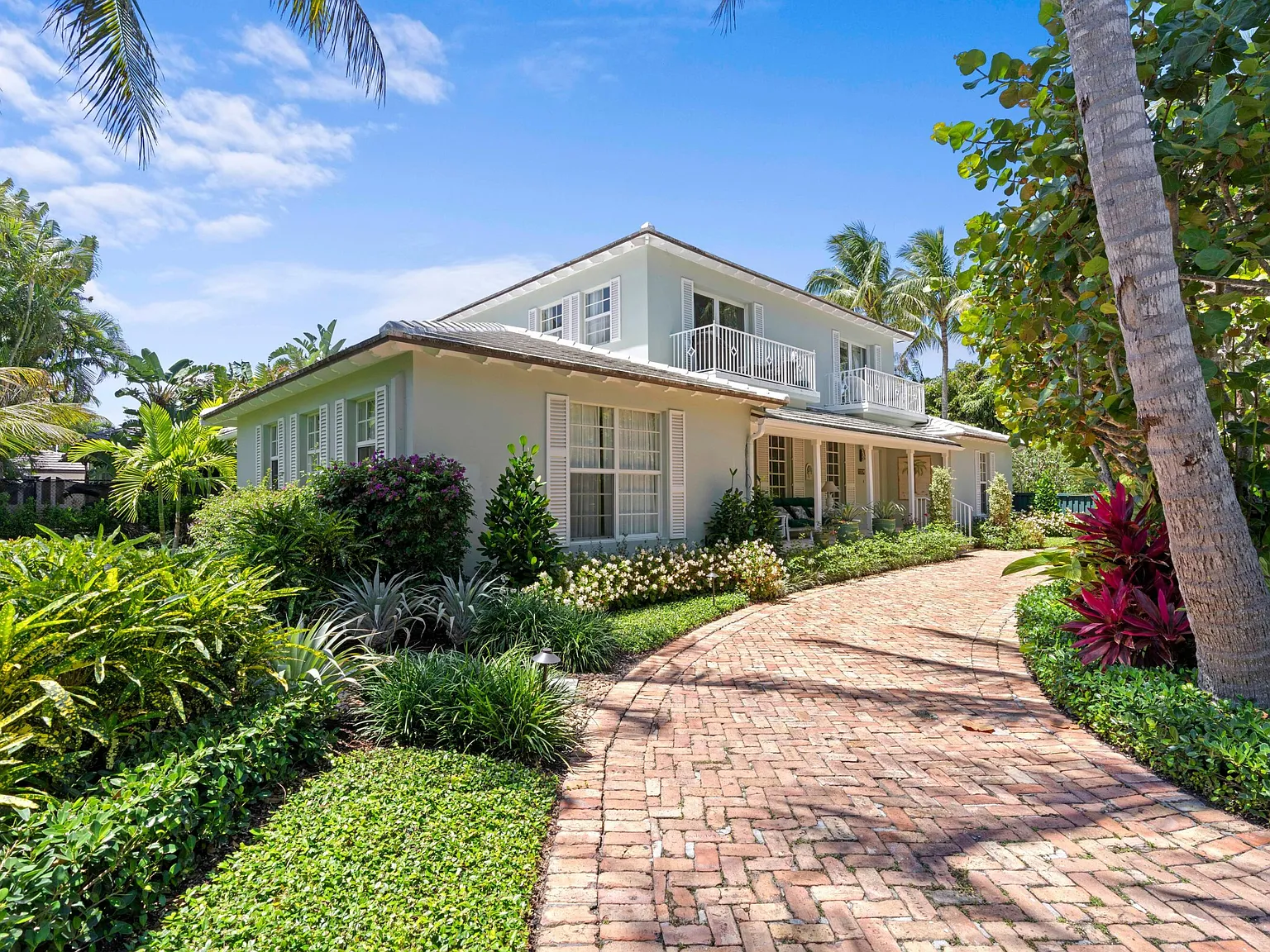 4 bed, 4.5 bath, 3113 sqft, $40,000 — Photo 1