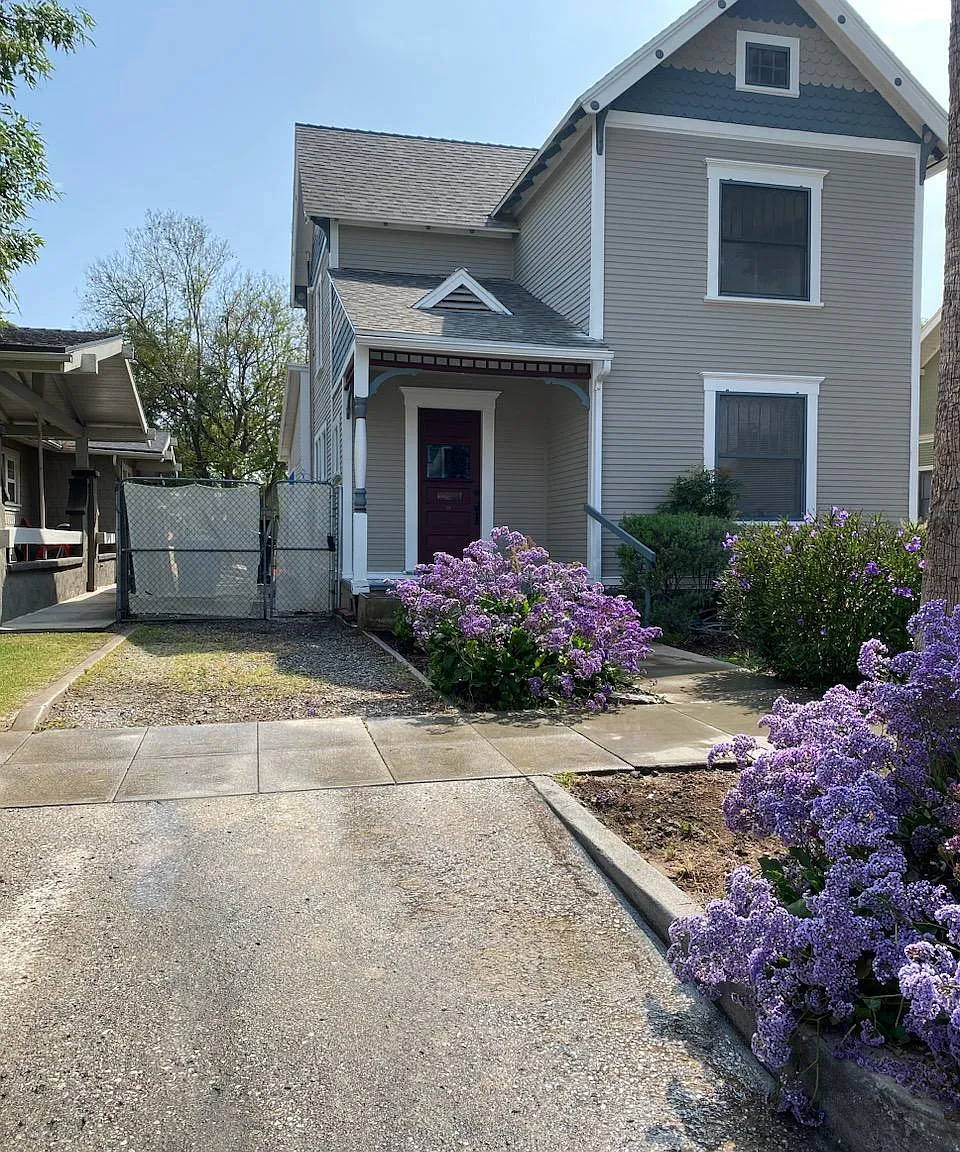 2 bed, 725 sqft, $1,950 — Photo 2