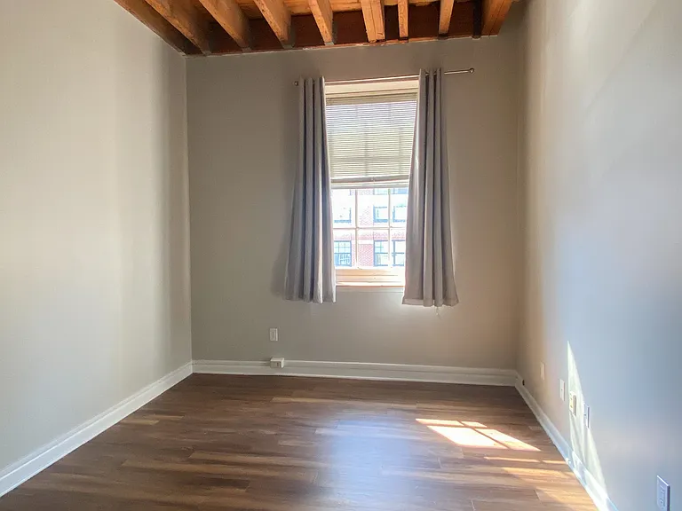 225 Arch St — Photo 4