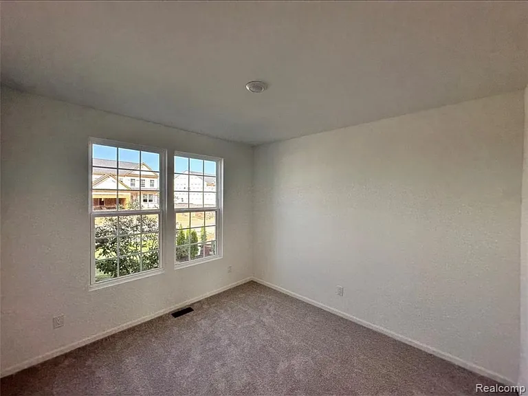4881 Marquette Dr — Photo 15