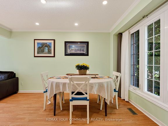 3rd image of 6 Stanbridge Ct