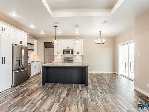 5th image of 118 Central Park Ct