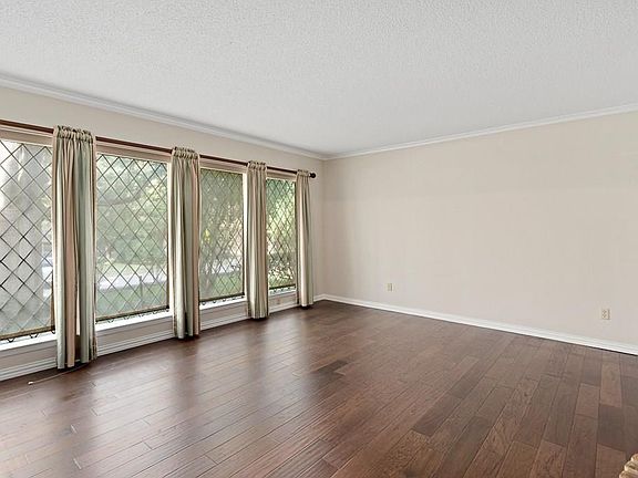 5th image of 1307 Woodvine Dr