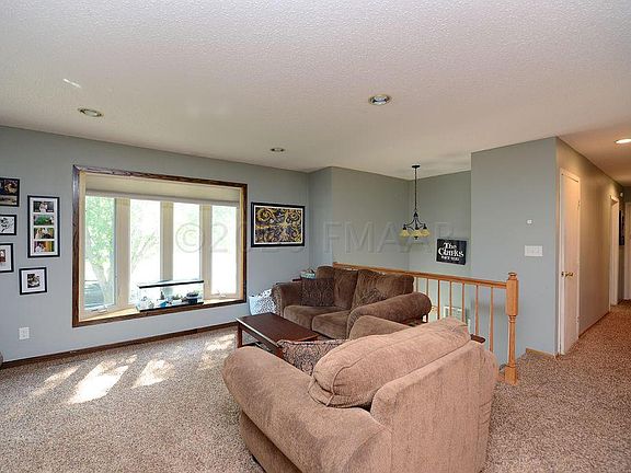 3rd image of 926 7th St E