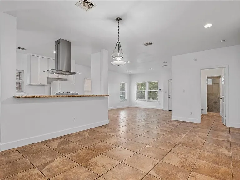 2514 Bennington St — Photo 13