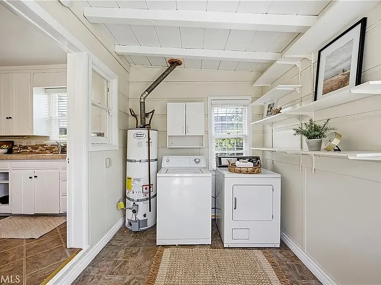 626 Temple Ave — Photo 10