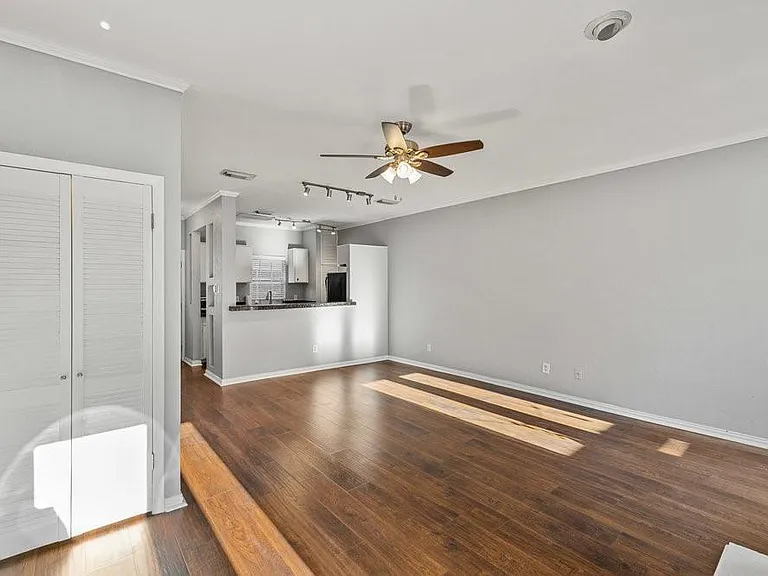3818 N Hall St #125 — Photo 10