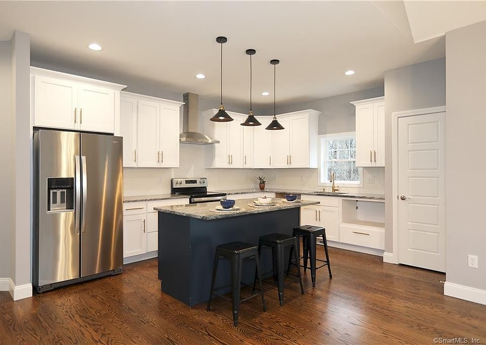 1st image of 285 Willard Ave