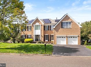 17 Dogwood Rd, Moorestown, NJ 08057