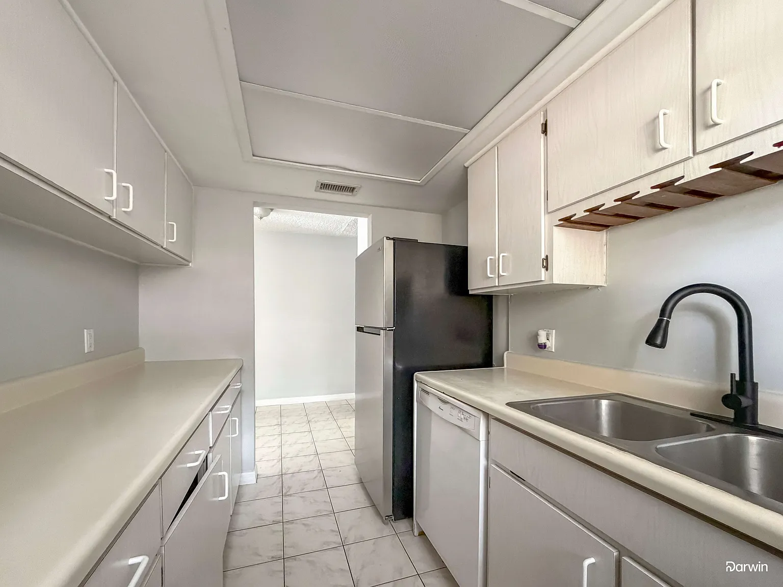 3 bed, 2.0 bath, 1117 sqft, $2,025 — Photo 4