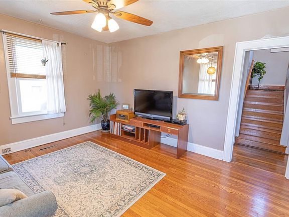 3rd image of 210 Sunrise Ave