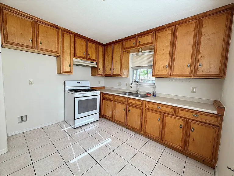 11102 Maize Ln #A — Photo 16