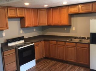 210 E Collins St APT 1, Columbia City, IN 46725