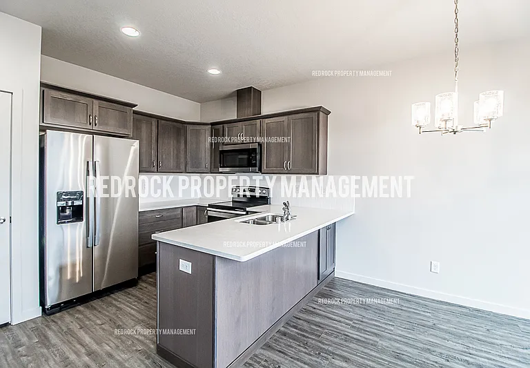 201 S Woodlawn Ln — Photo 4