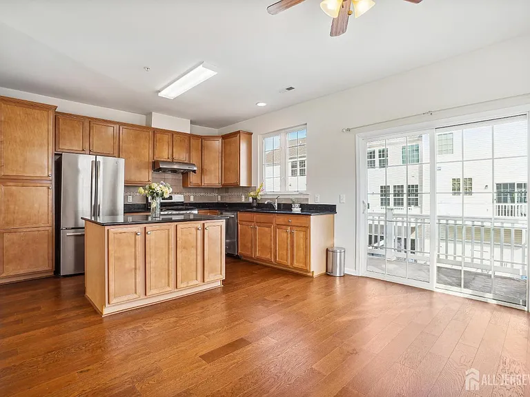 1501 Gabriel Ln — Photo 5