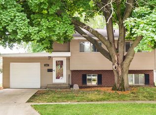 102 Regal Dr, Dekalb, IL 60115