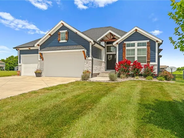 30303 Woodland Dr, Pleasant Hill, MO 64080