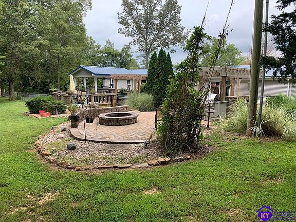 3rd image of 285 Valley Ct