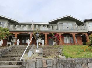 1124 Holdom Ave #1A, Burnaby, BC V5B 3V6