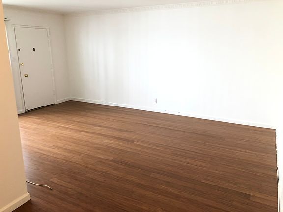 5th image of 938 9th St APT 4