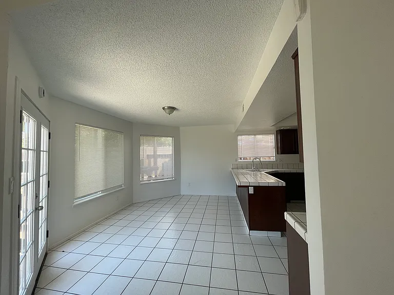 1304 Santiago Ct — Photo 4