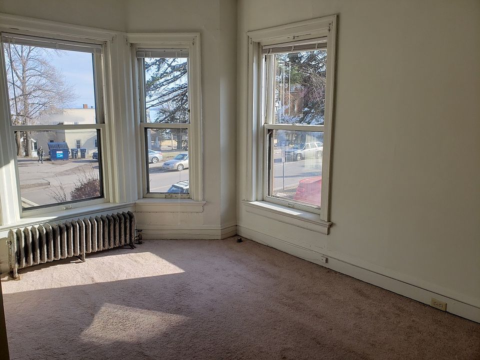 2nd image of 709 E 1st St APT 1