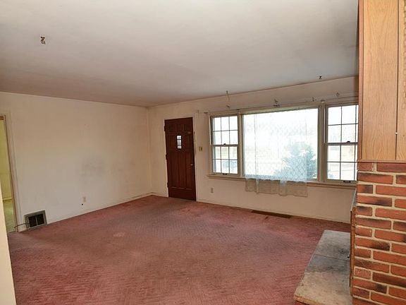 3rd image of 640 Avenue C