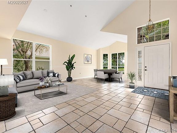 4th image of 903 SW Lake Charles Cir