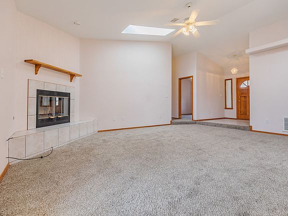 3rd image of 440 Glacier Dr