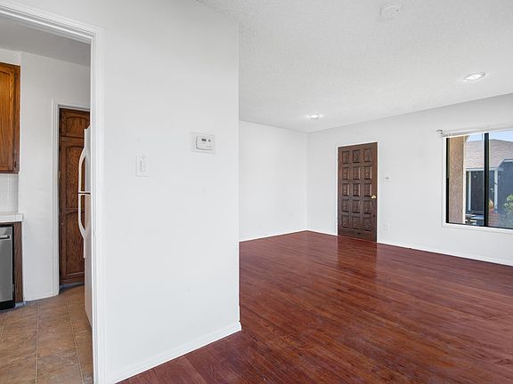 4th image of 8710 El Manor Ave #1