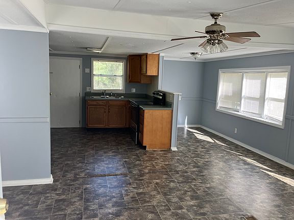 3rd image of 415 SE Badger Rd