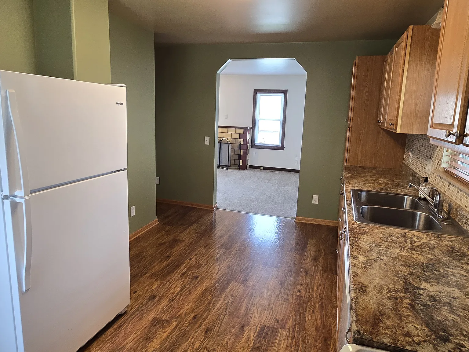 3 bed, 1200 sqft, $1,425 — Photo 4
